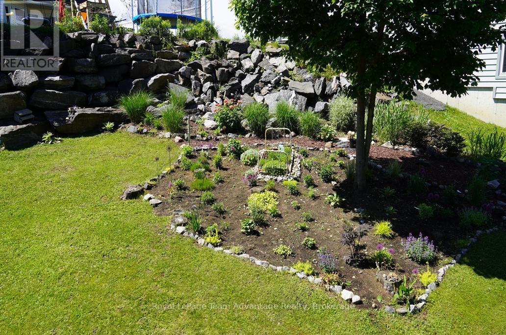40 Winnifred Avenue E Property Photo 18