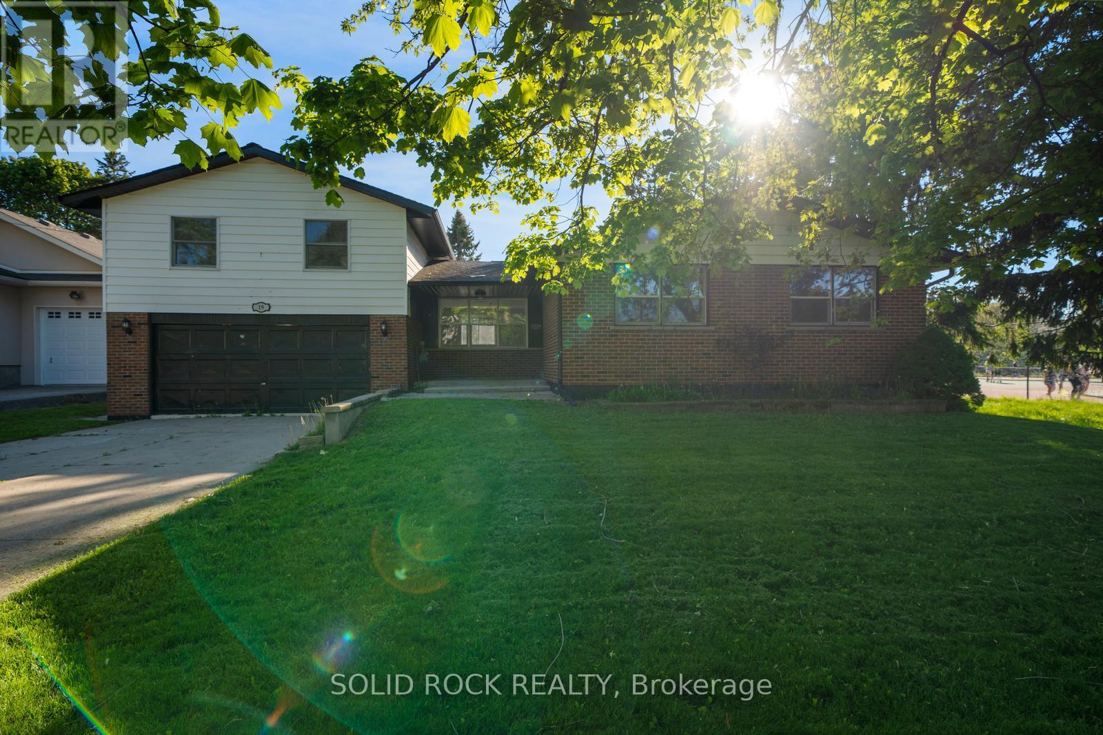 19 COVERDALE AVENUE Property Photo 1