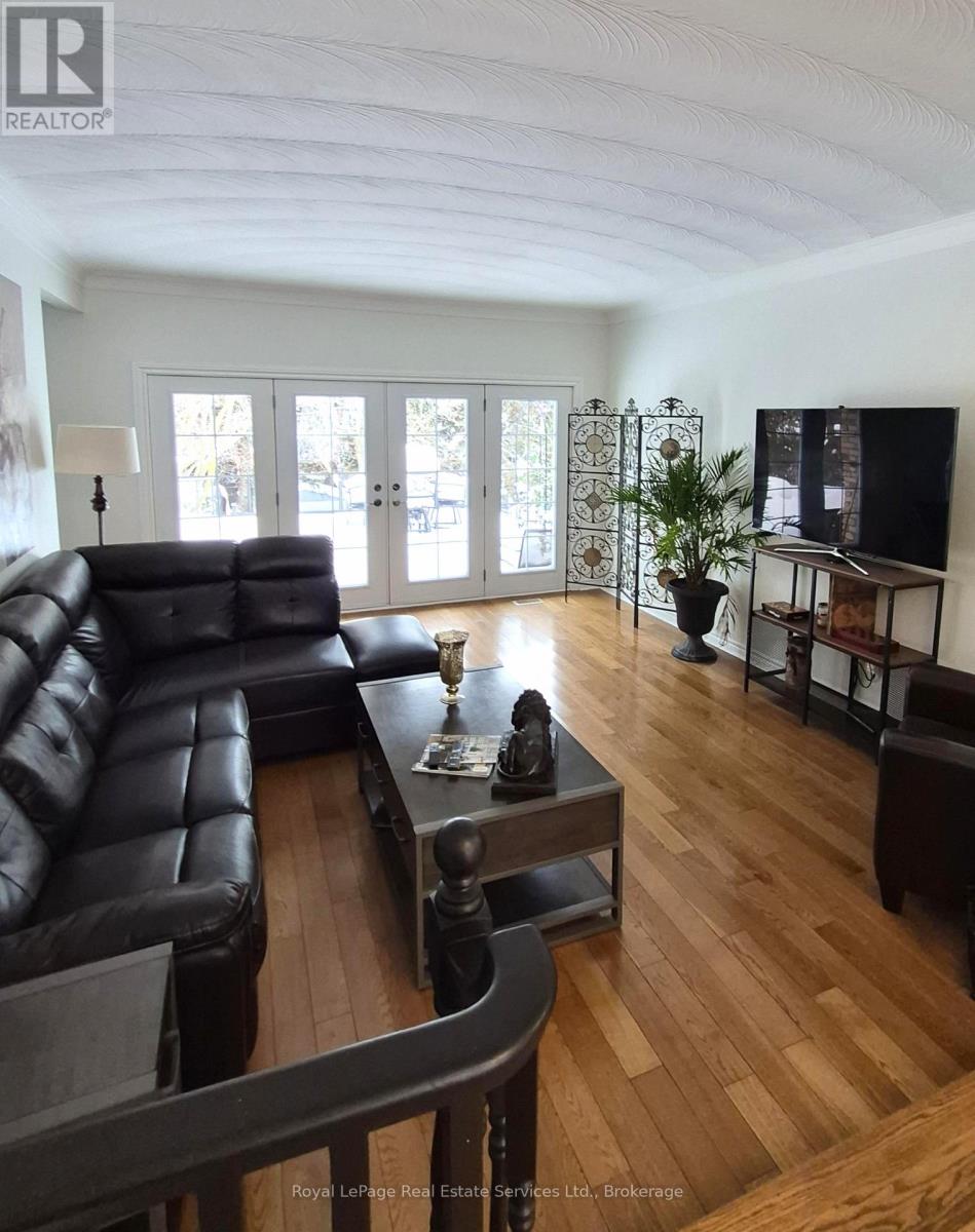 184 Dundas Street E Property Photo 9