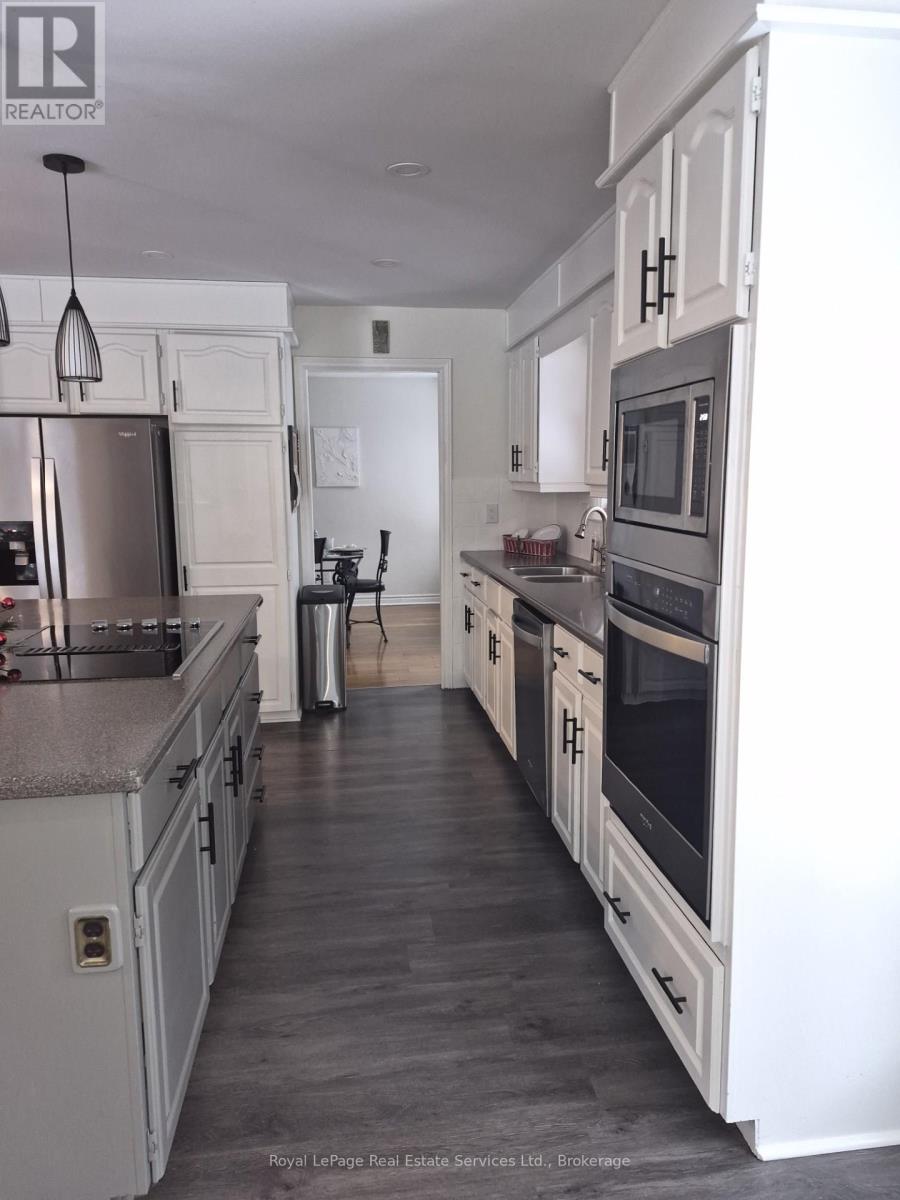 184 Dundas Street E Property Photo 12