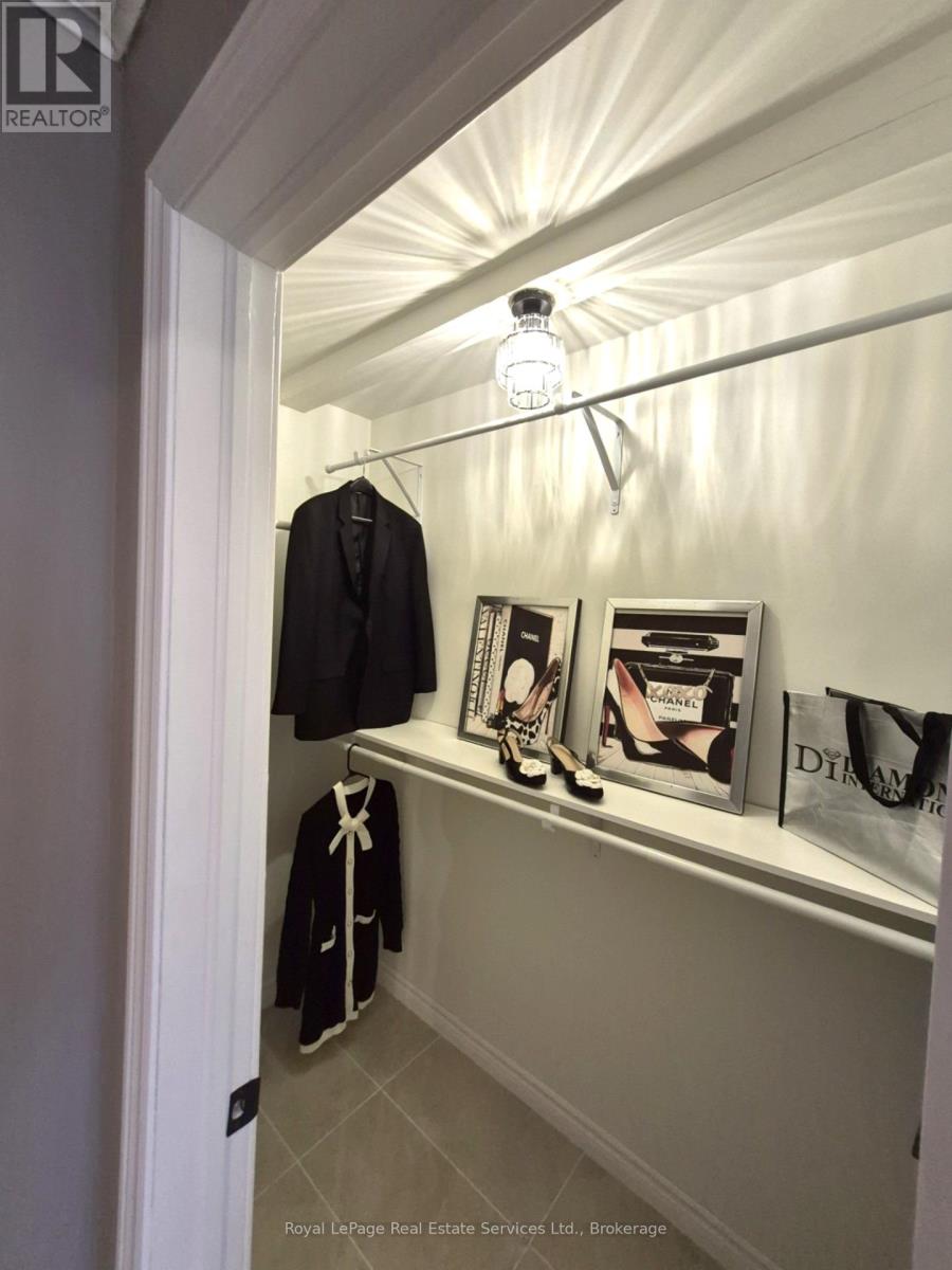 184 Dundas Street E Property Photo 19