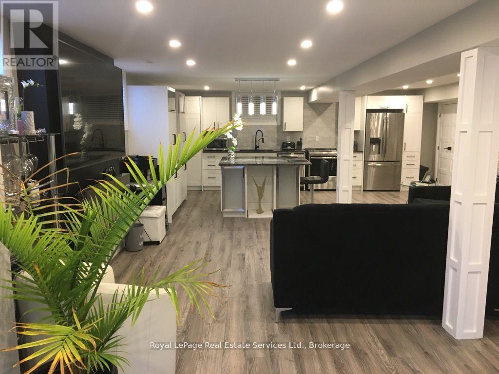 184 Dundas Street E Property Photo 31