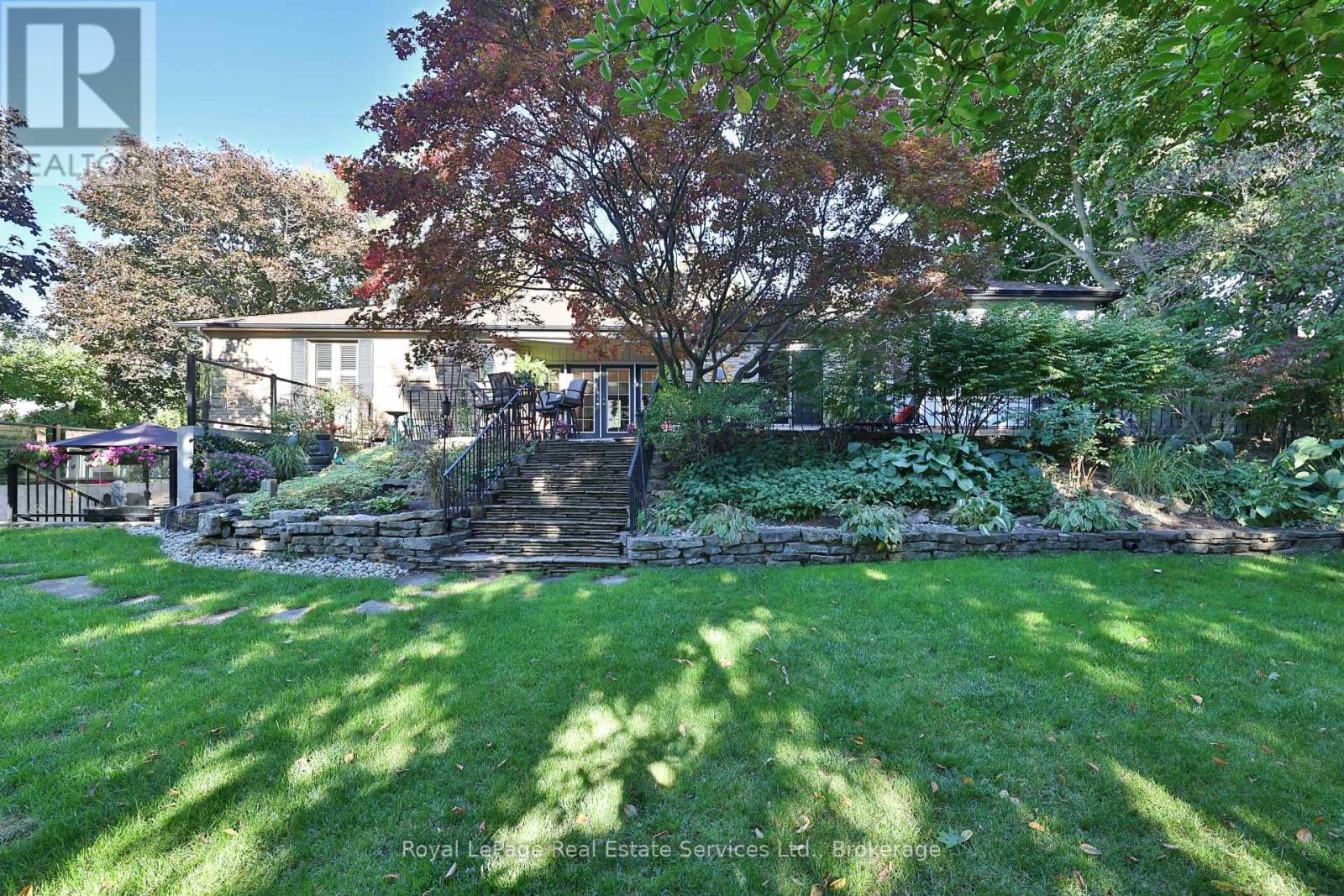 184 Dundas Street E Property Photo 36