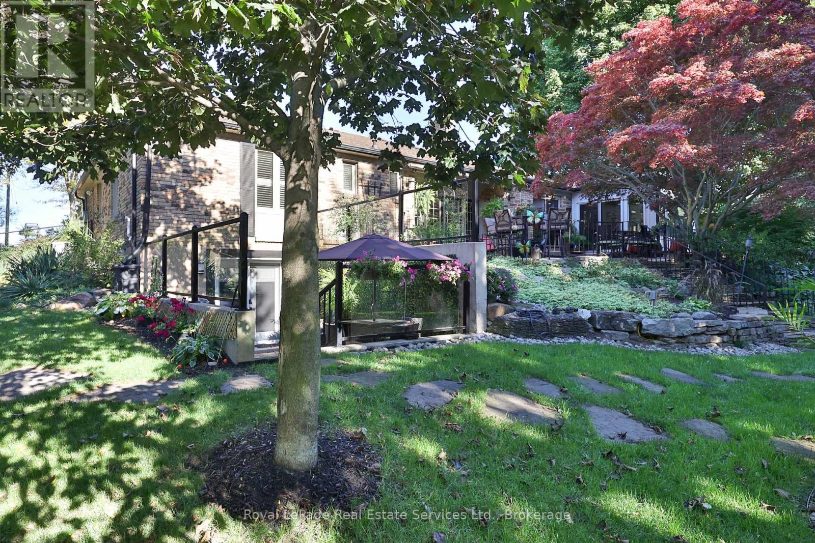 184 Dundas Street E Property Photo 37