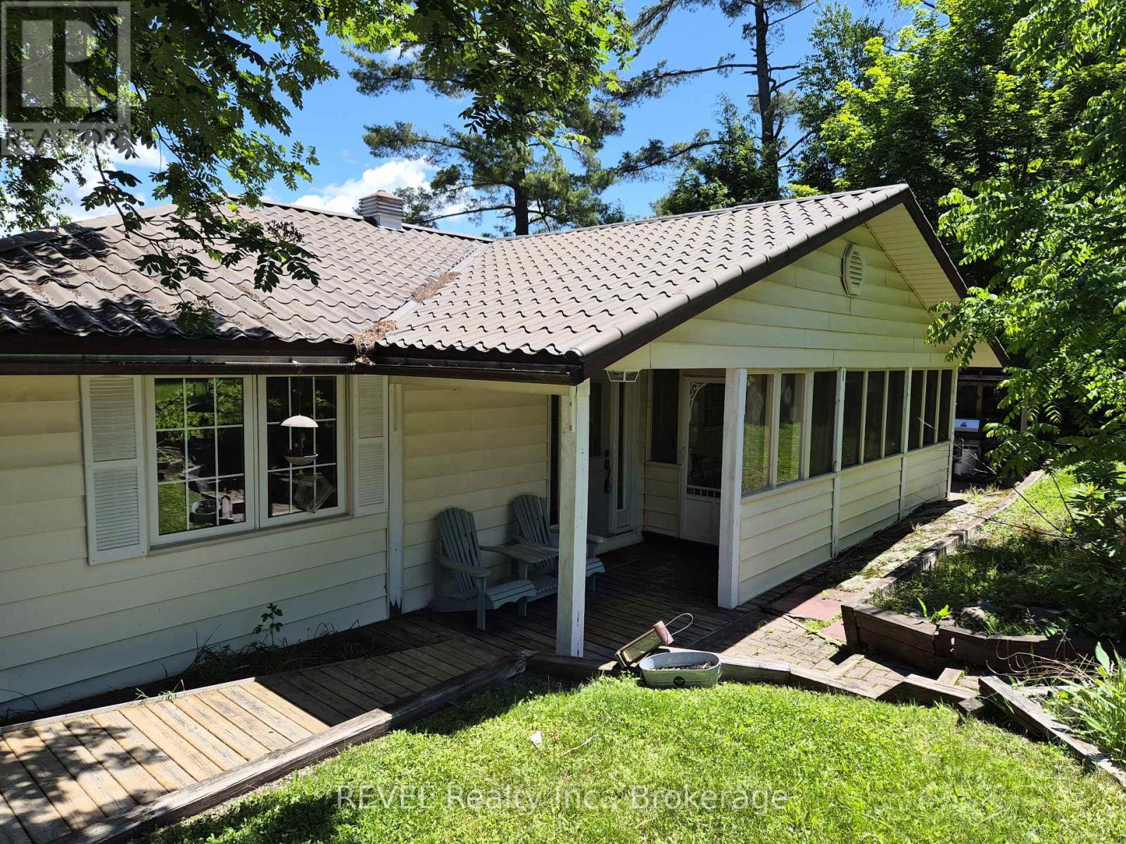 1031 BUTTERFLY ROAD Property Photo 1