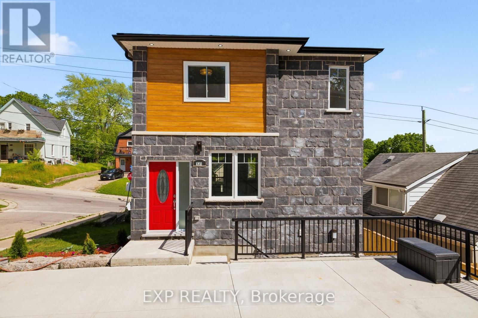 131 St George Street Property Photo 2
