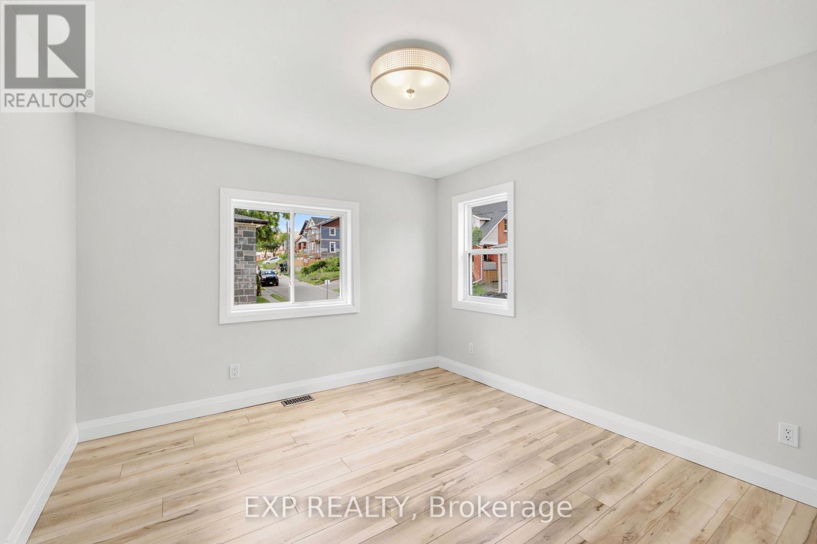 131 St George Street Property Photo 10
