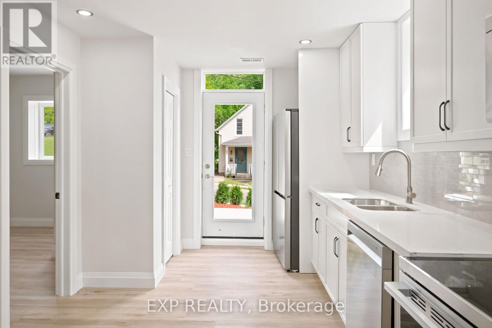 131 St George Street Property Photo 17