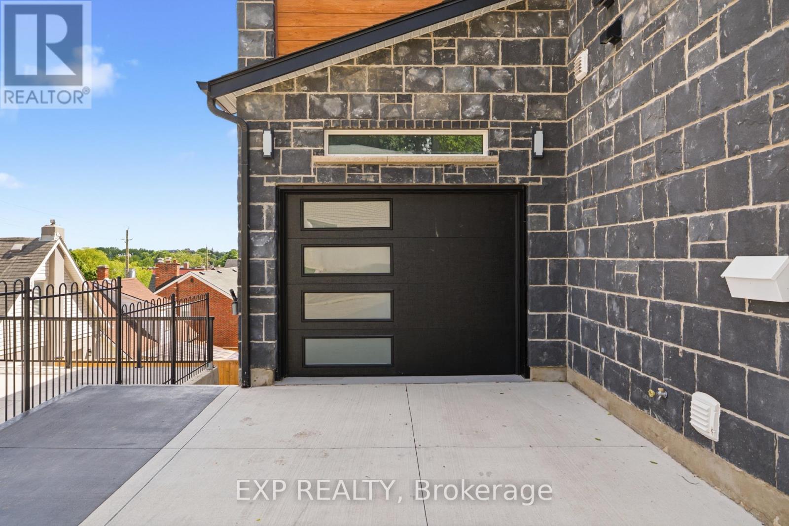 129 St George Street Property Photo 3