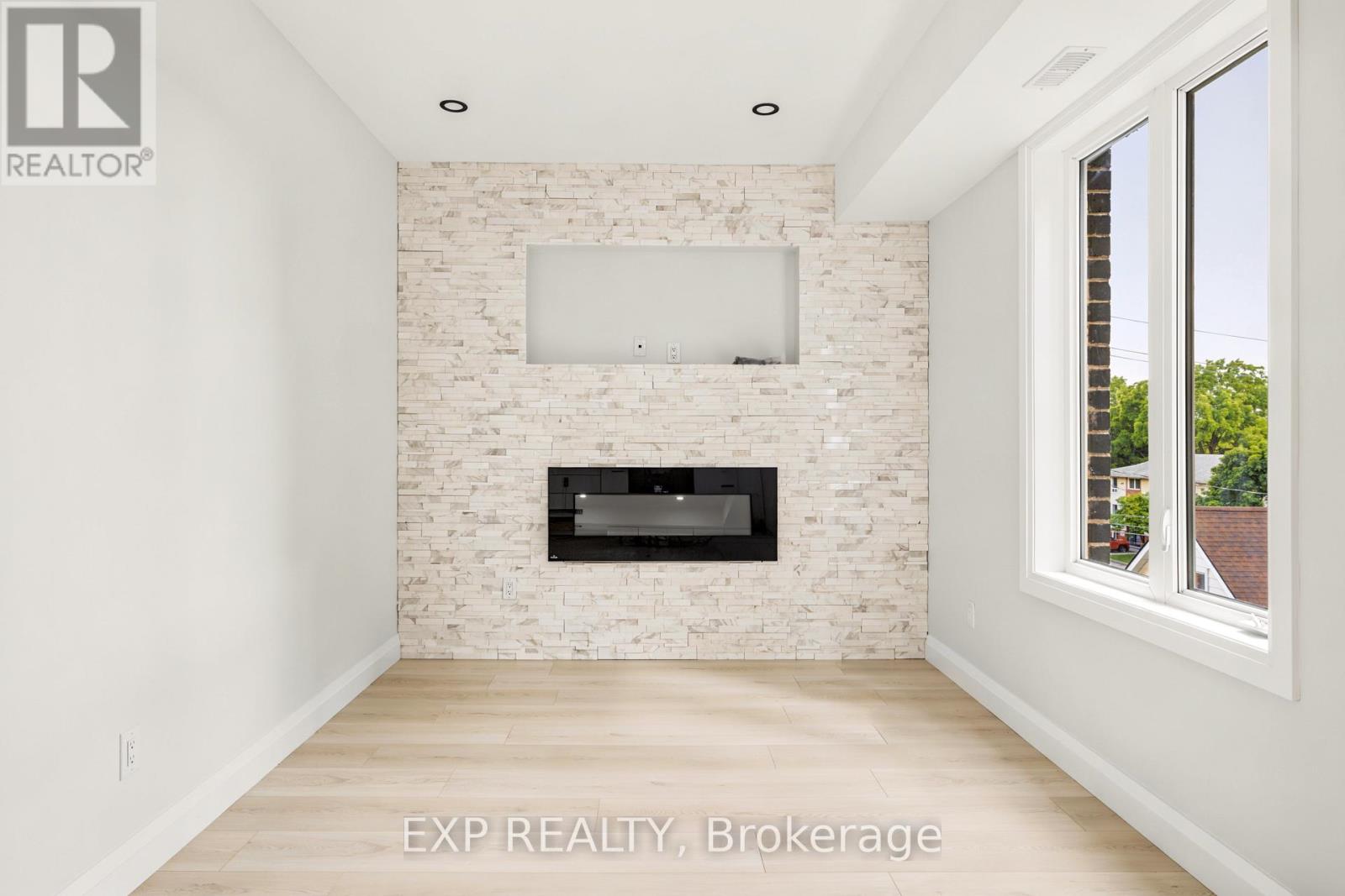 129 St George Street Property Photo 8
