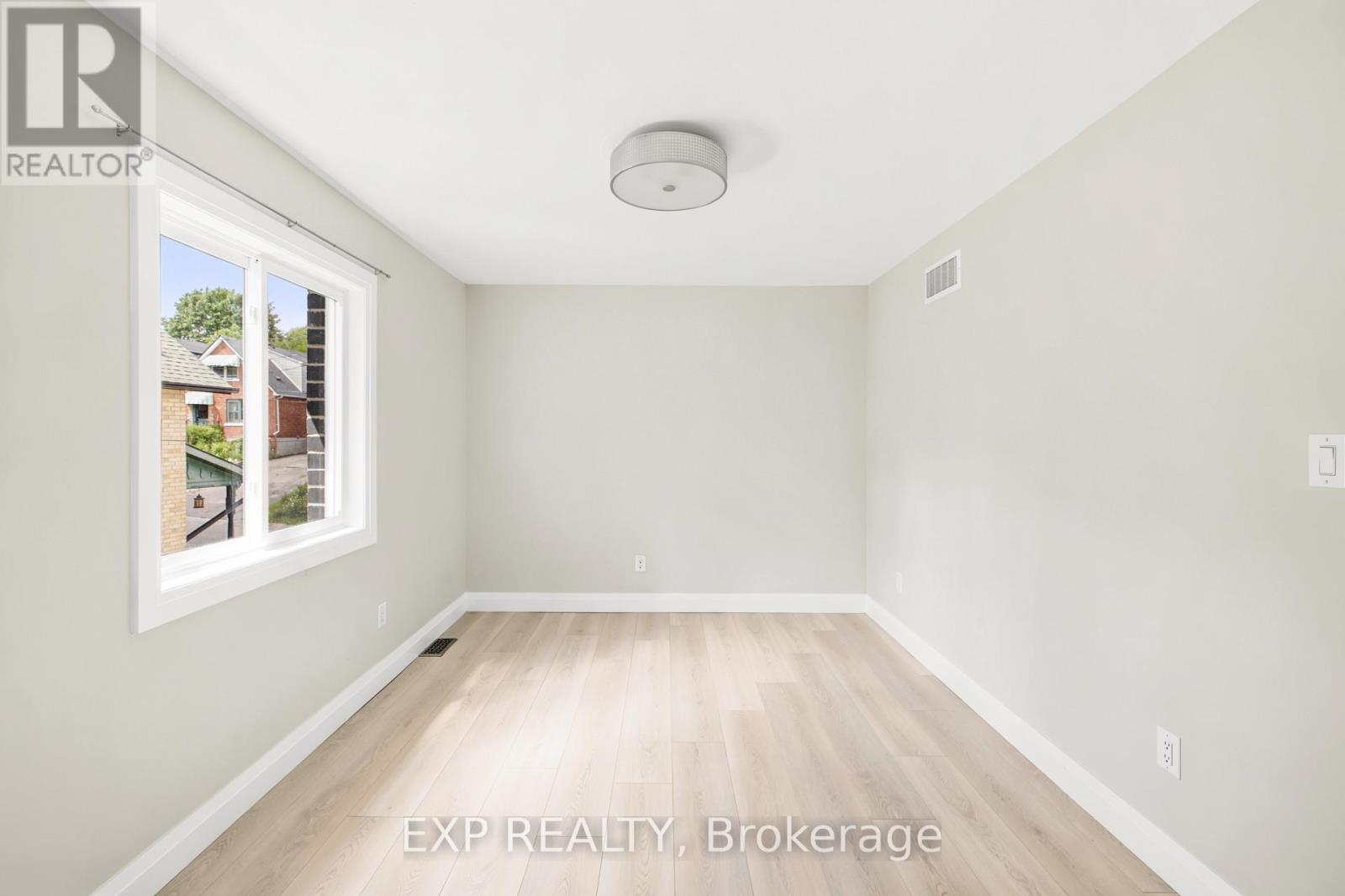 129 St George Street Property Photo 11