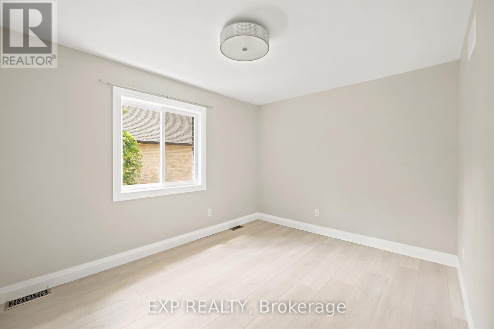 129 St George Street Property Photo 12