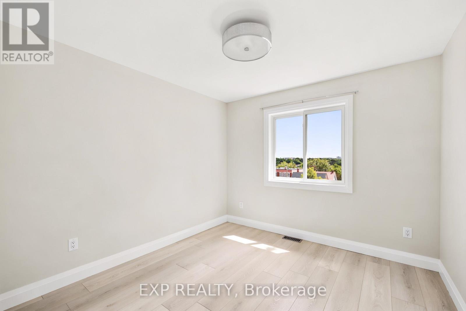 129 St George Street Property Photo 19