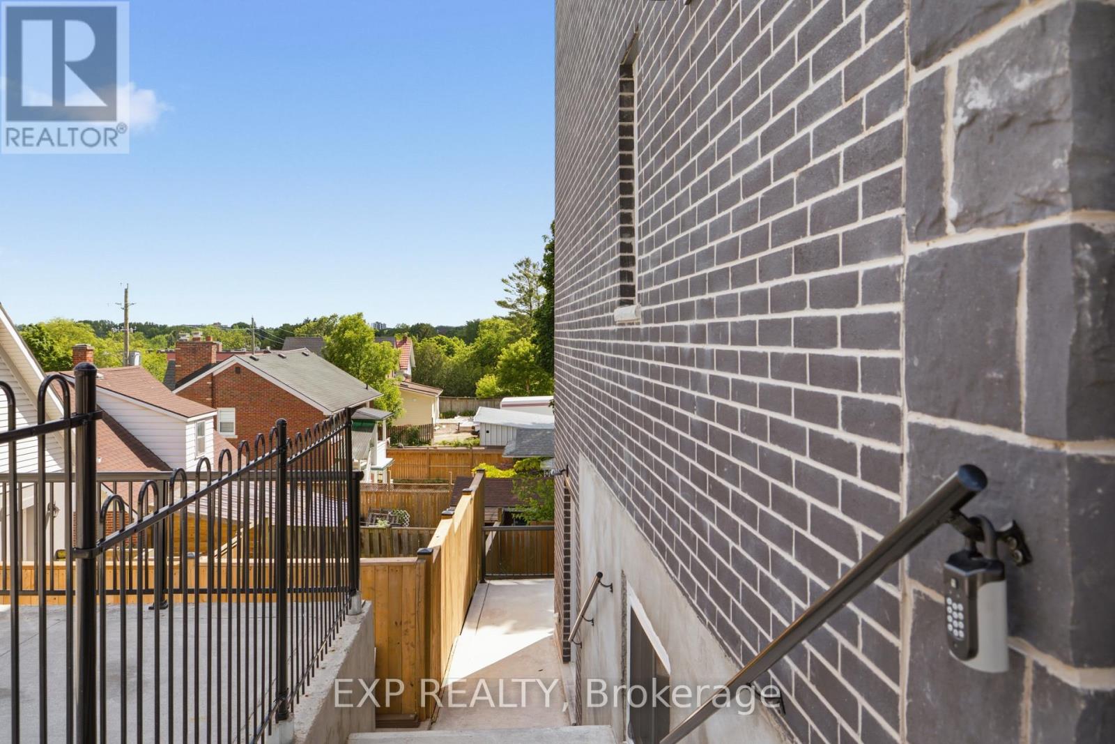 129 St George Street Property Photo 22
