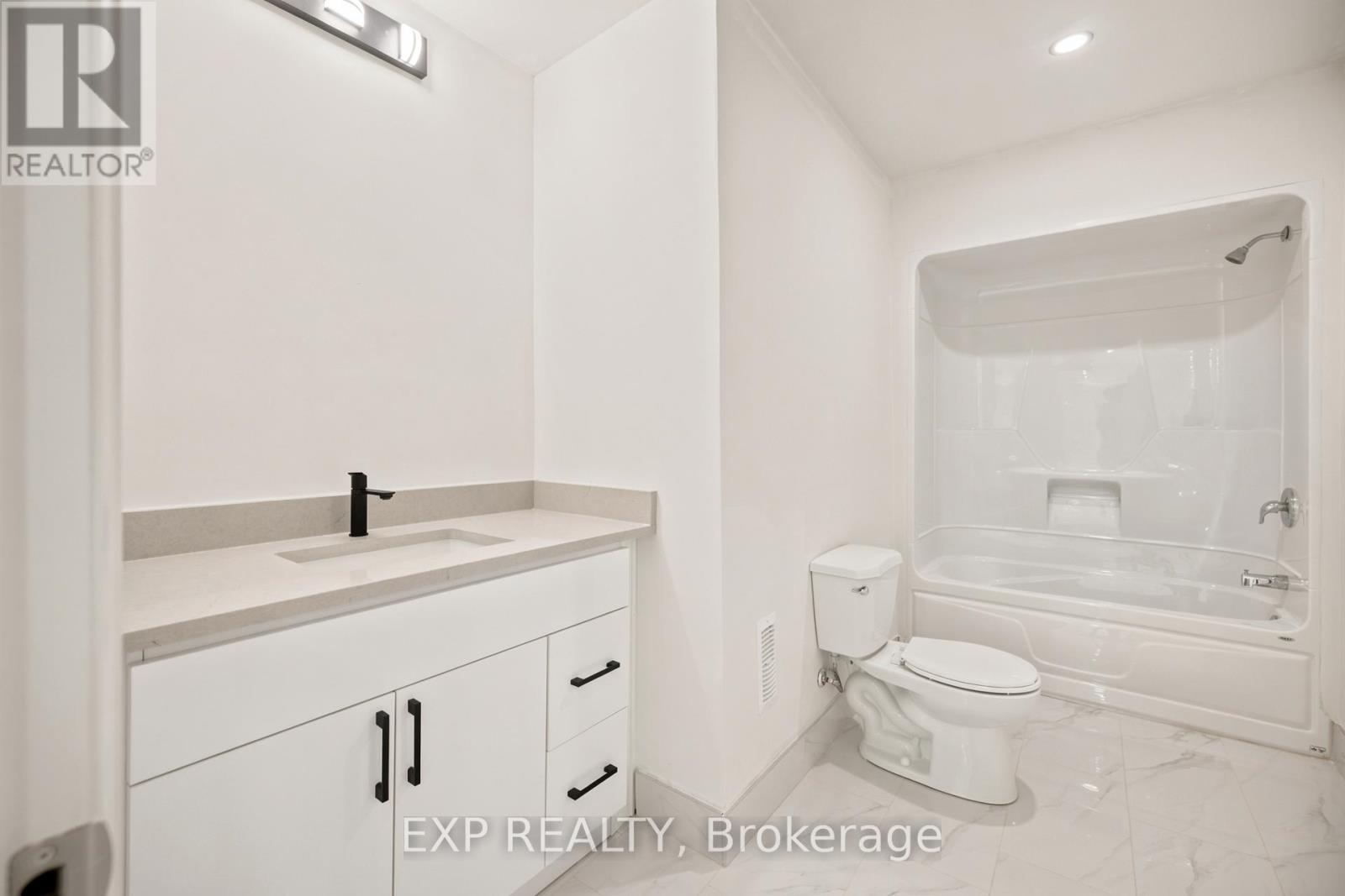 129 St George Street Property Photo 33