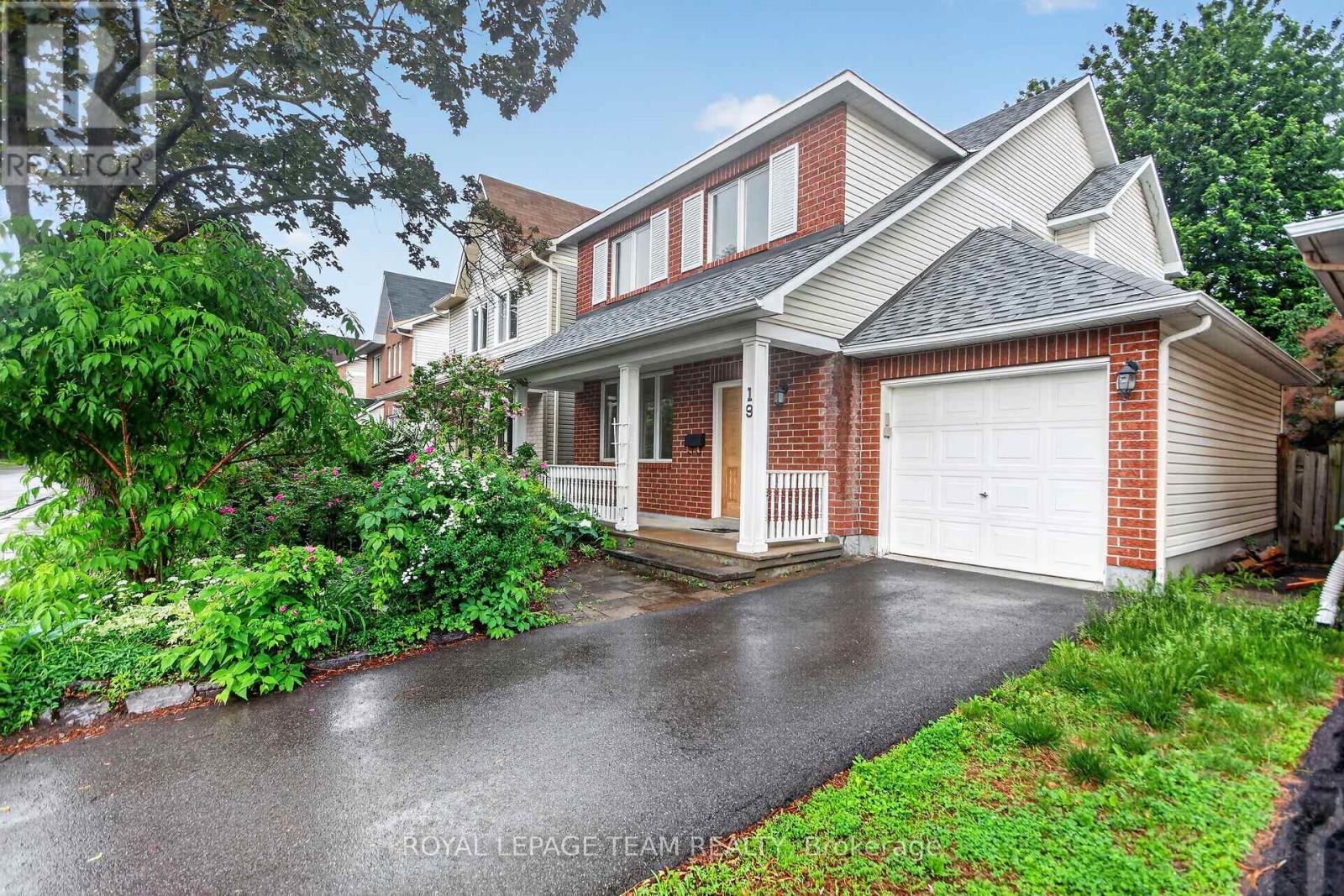 19 WINDHURST DRIVE Property Photo 1