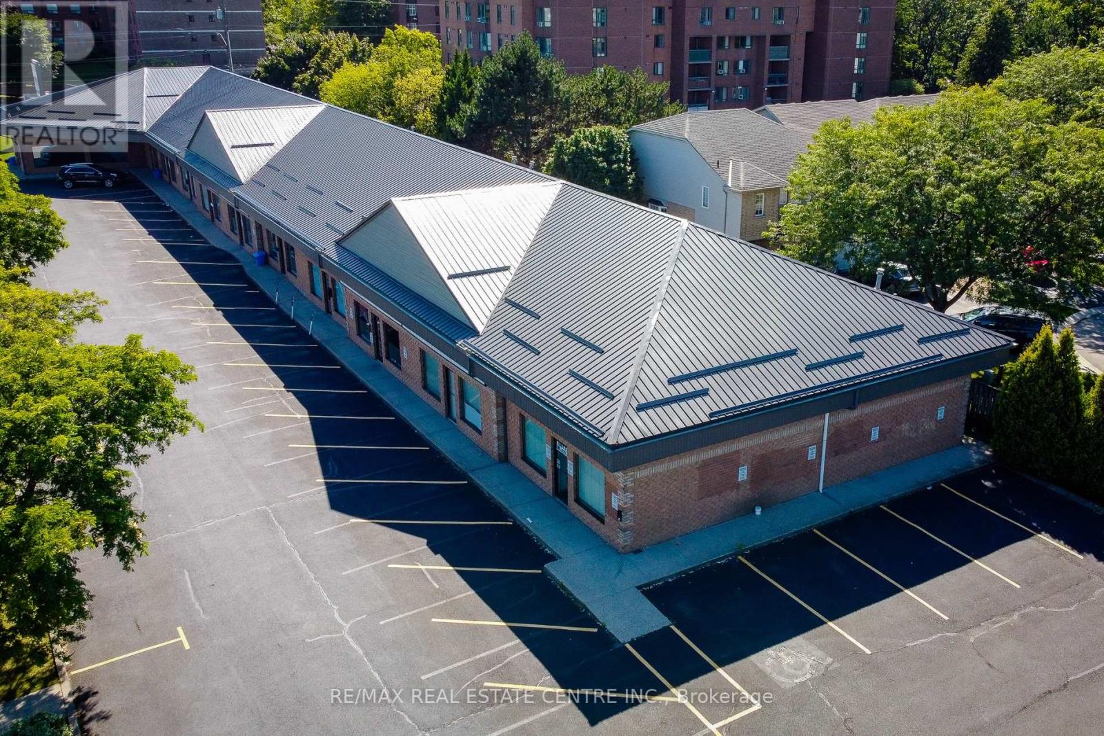 5 - 975 Queenston Road Property Photo 8
