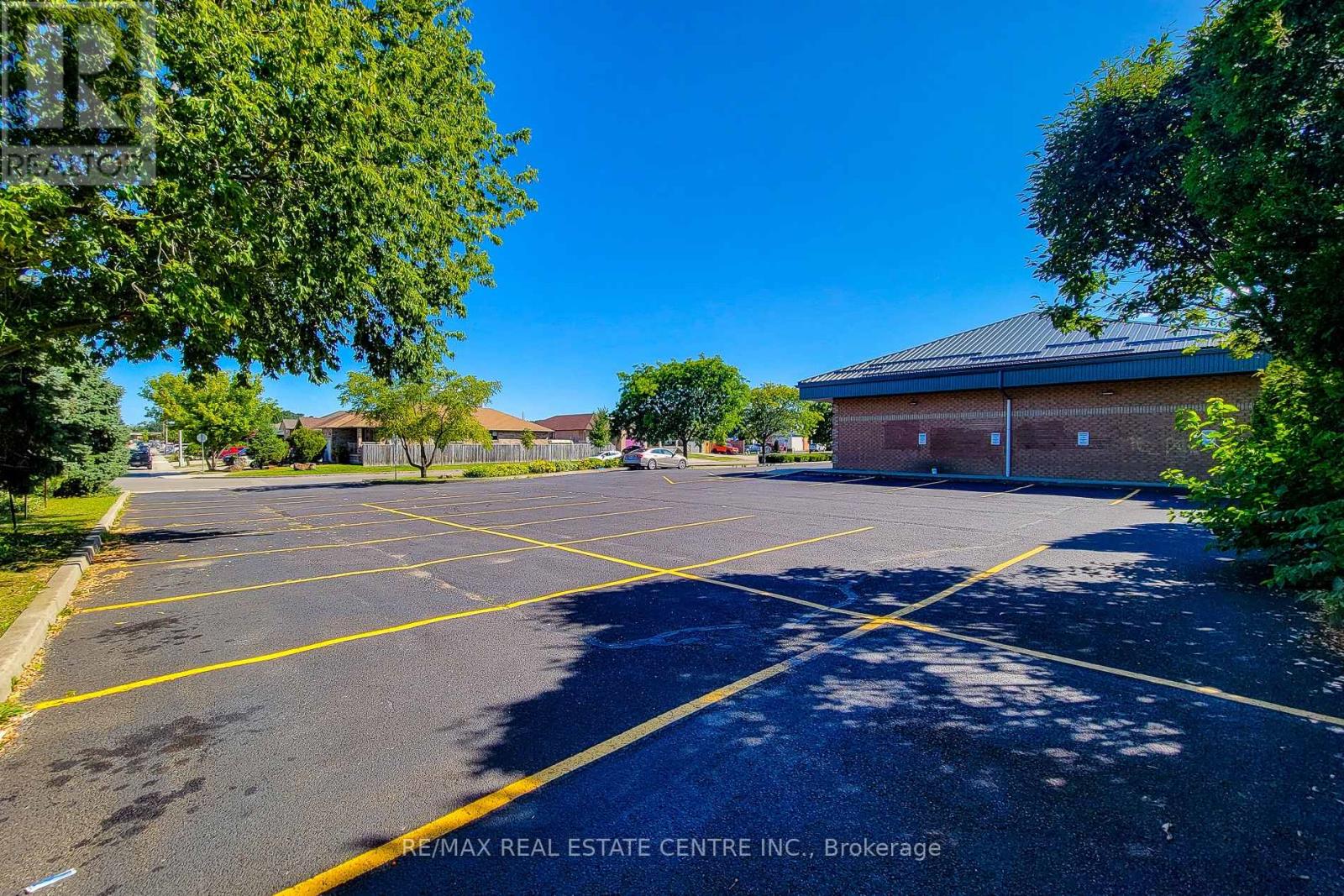 5 - 975 Queenston Road Property Photo 16