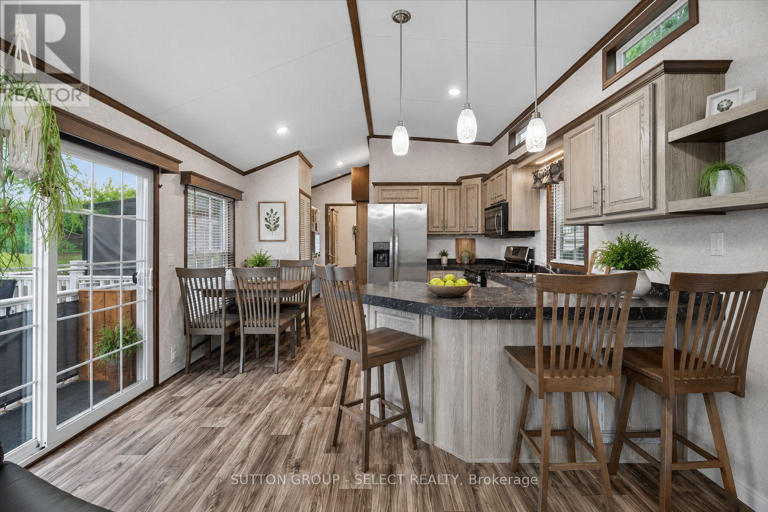 404 - 8685 Rock Glen Road Property Photo 2