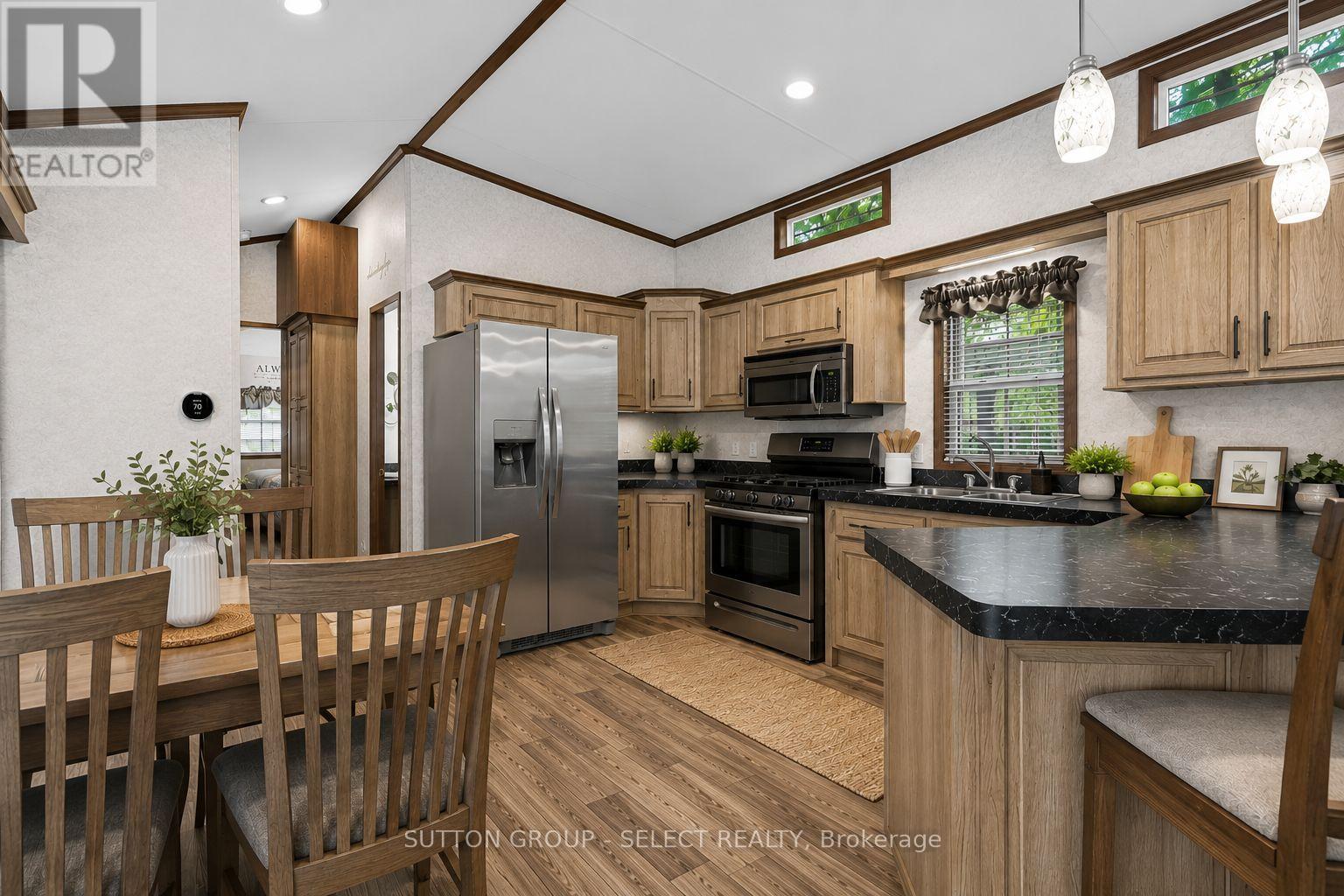 404 - 8685 Rock Glen Road Property Photo 4