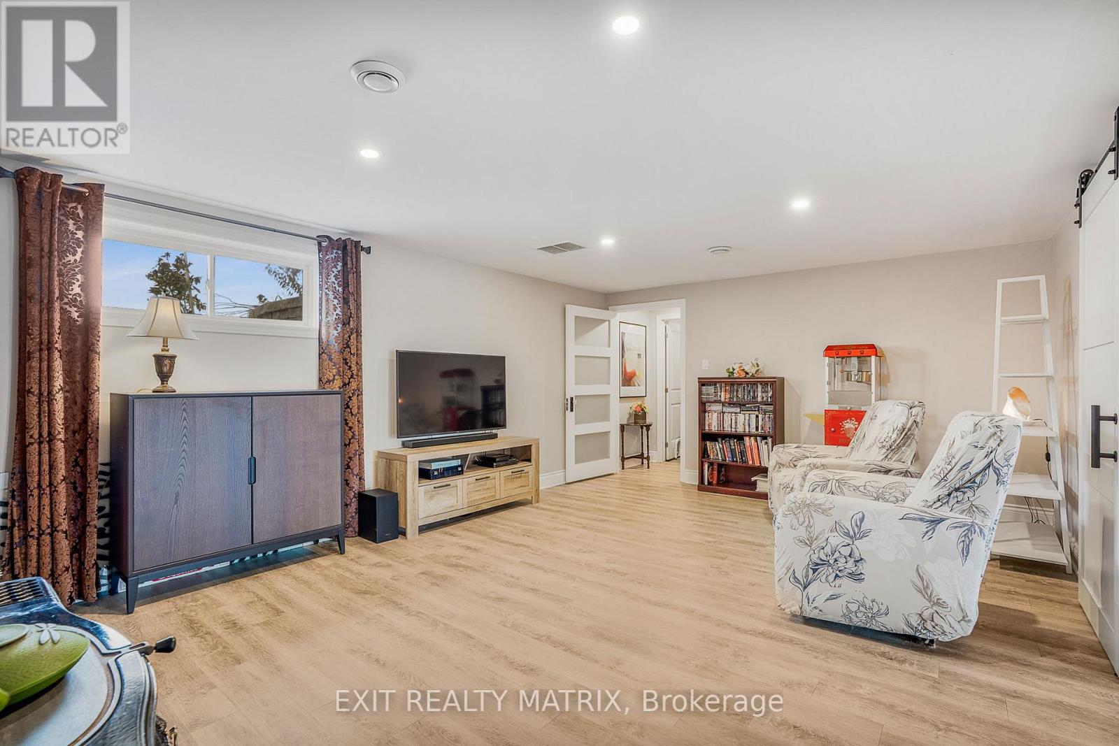 3139 Birchgrove Road Property Photo 27