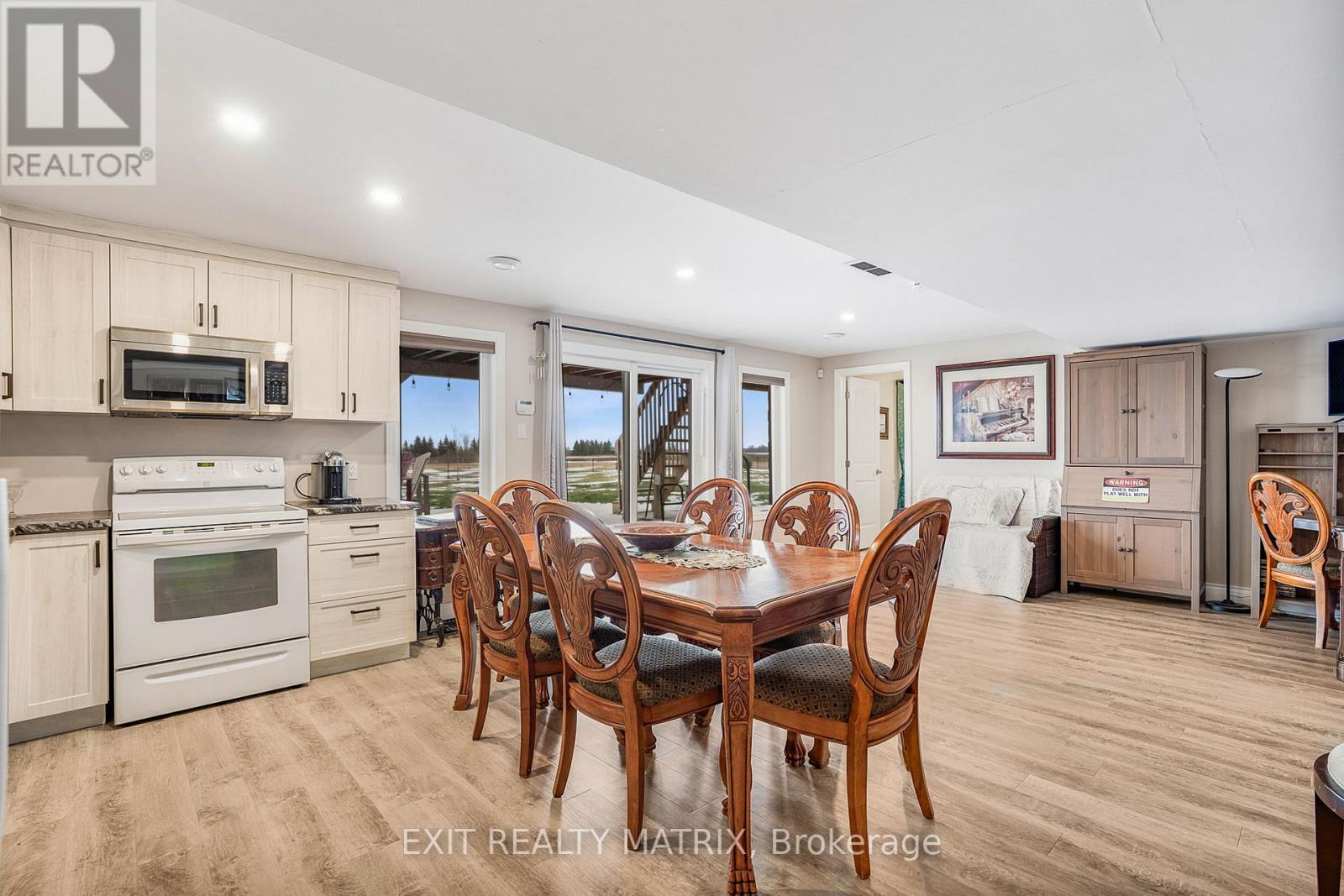 3139 Birchgrove Road Property Photo 28