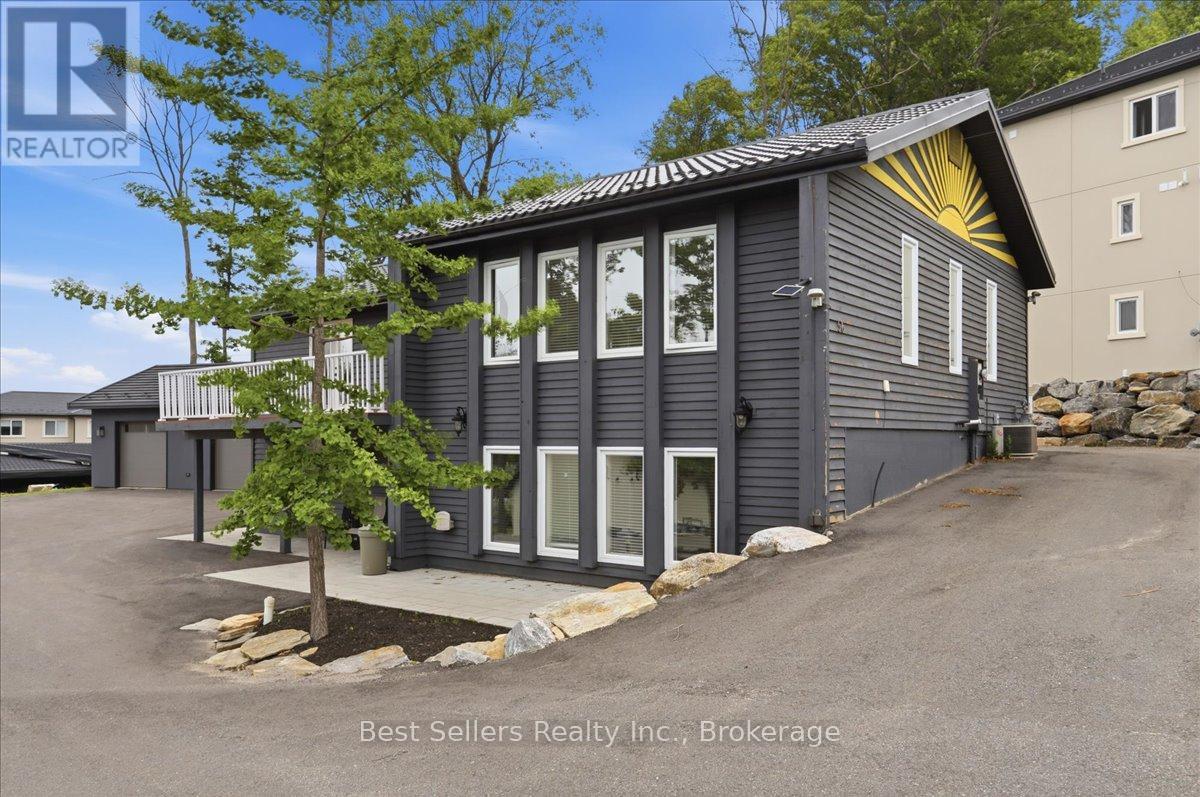 56 Florence Street W Property Photo 4