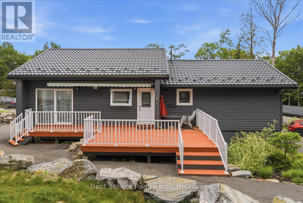 56 Florence Street W Property Photo 6