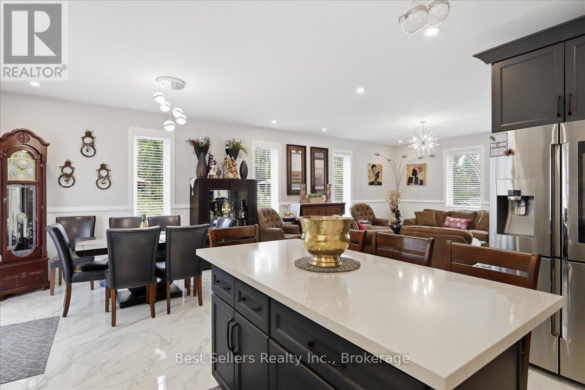 56 Florence Street W Property Photo 10