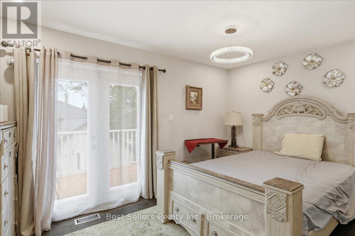56 Florence Street W Property Photo 13