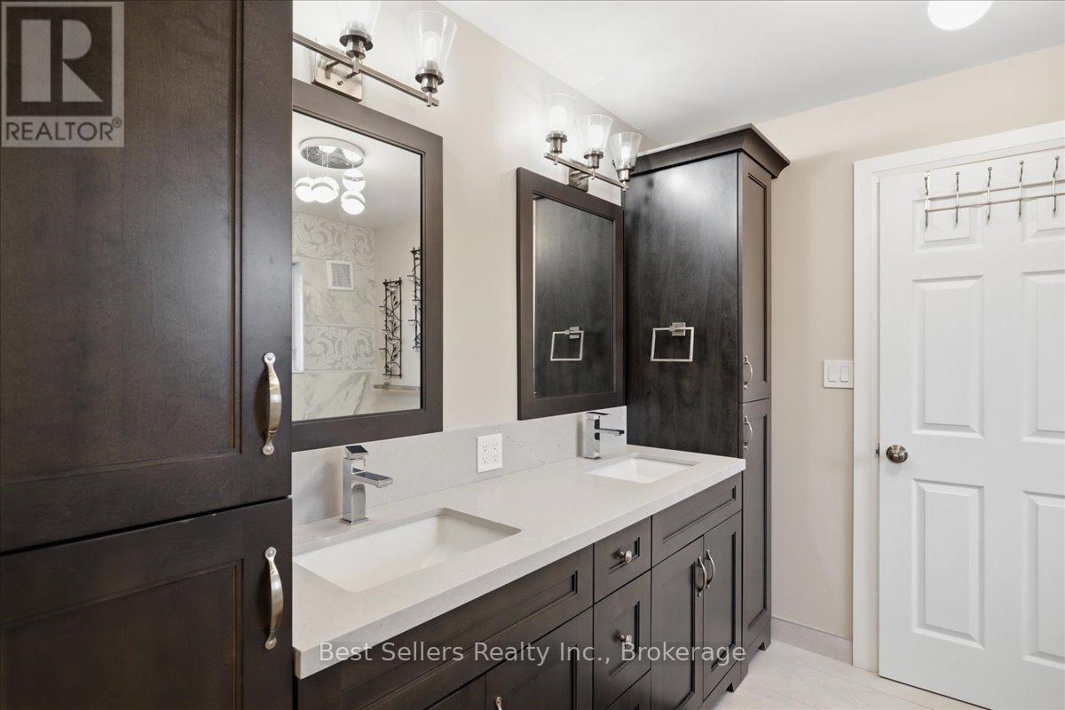 56 Florence Street W Property Photo 14