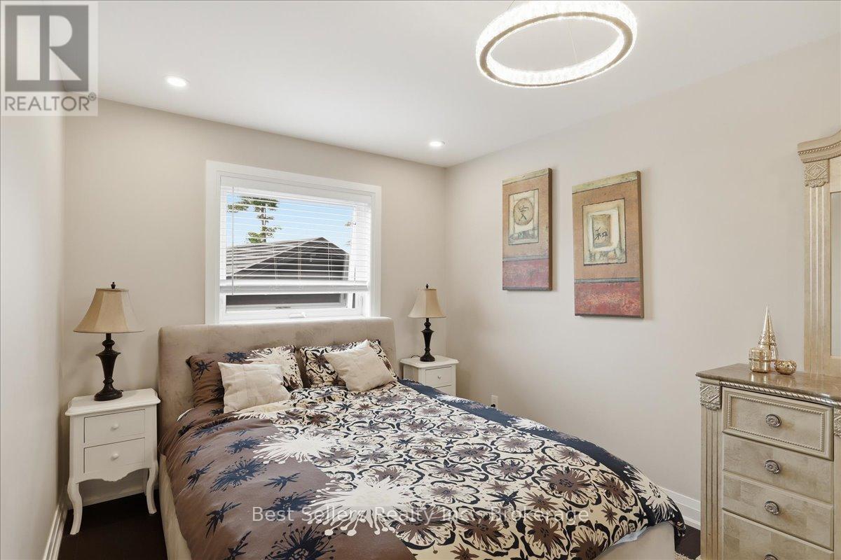 56 Florence Street W Property Photo 16