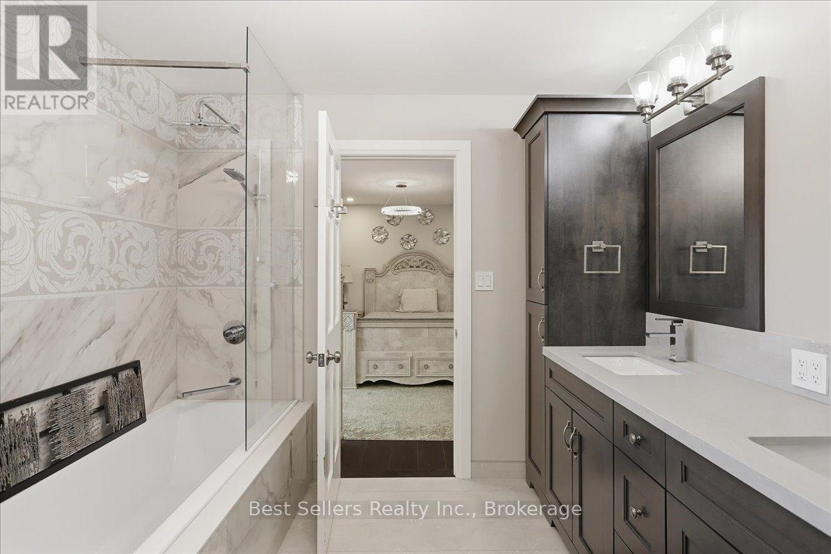 56 Florence Street W Property Photo 17