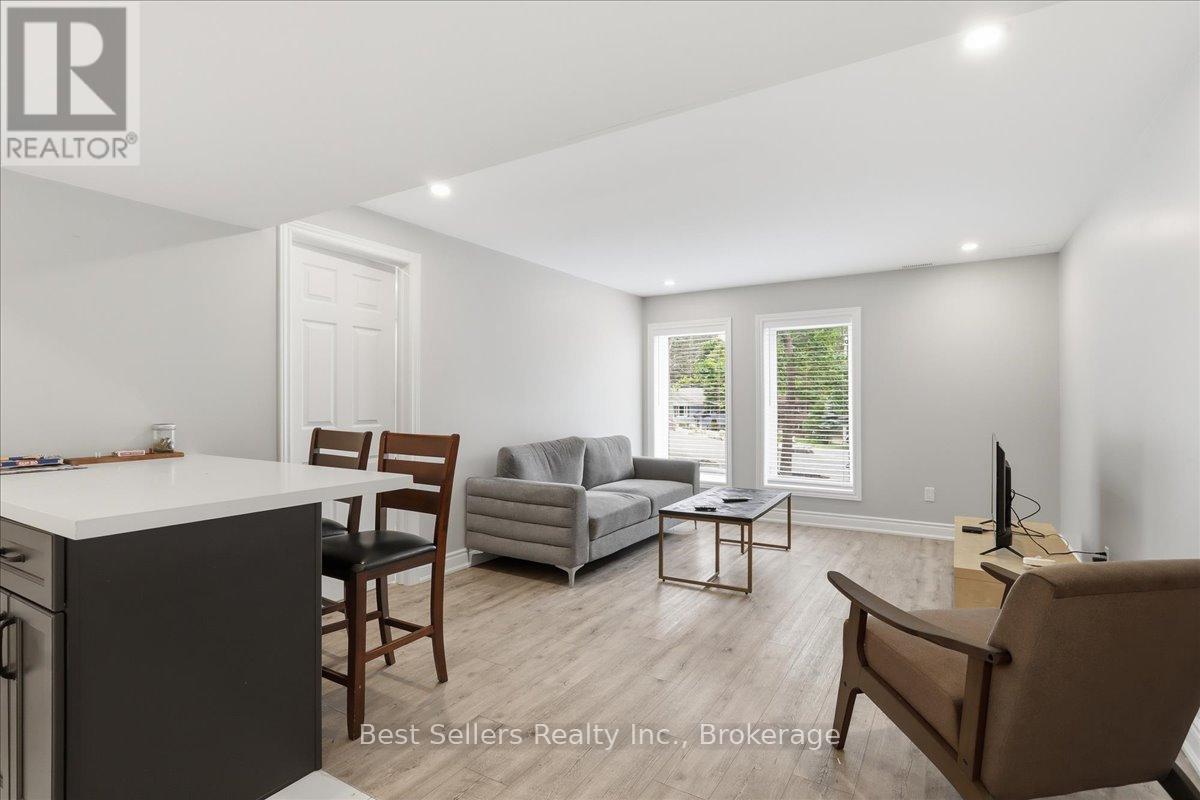 56 Florence Street W Property Photo 23