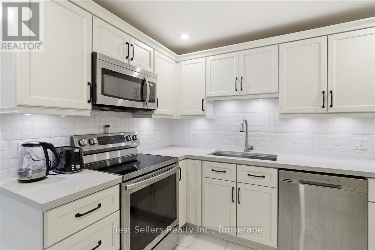 56 Florence Street W Property Photo 25