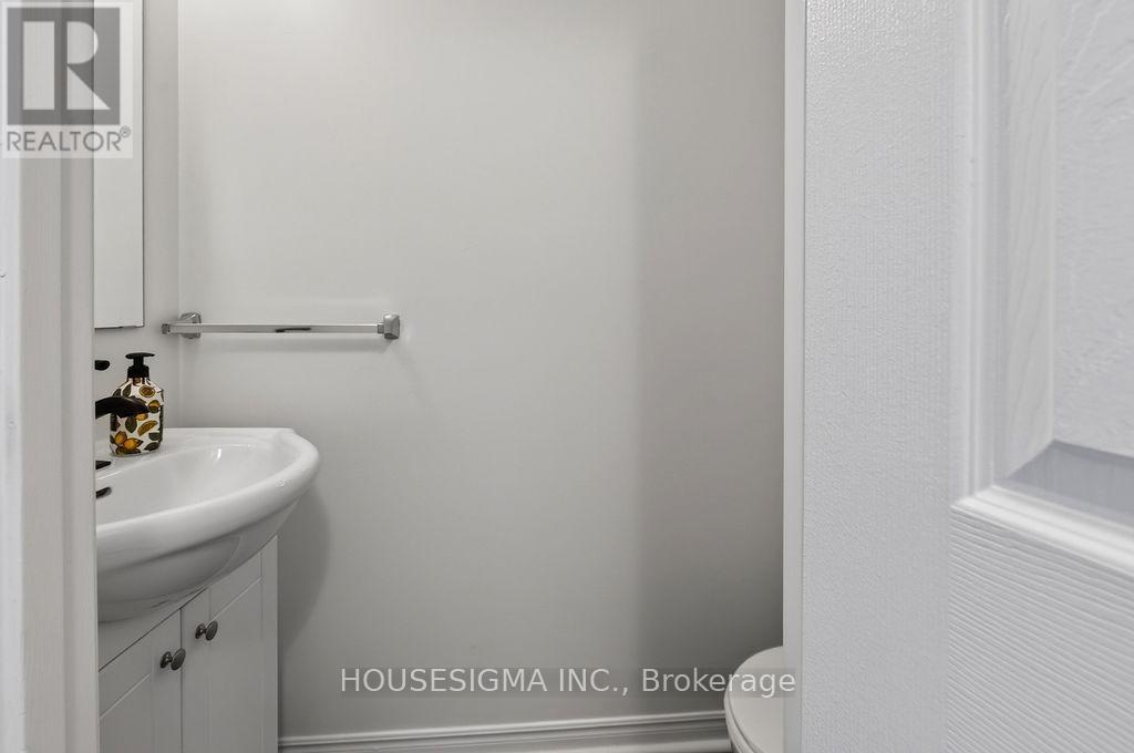 143 - 166 Southdale Road W Property Photo 26