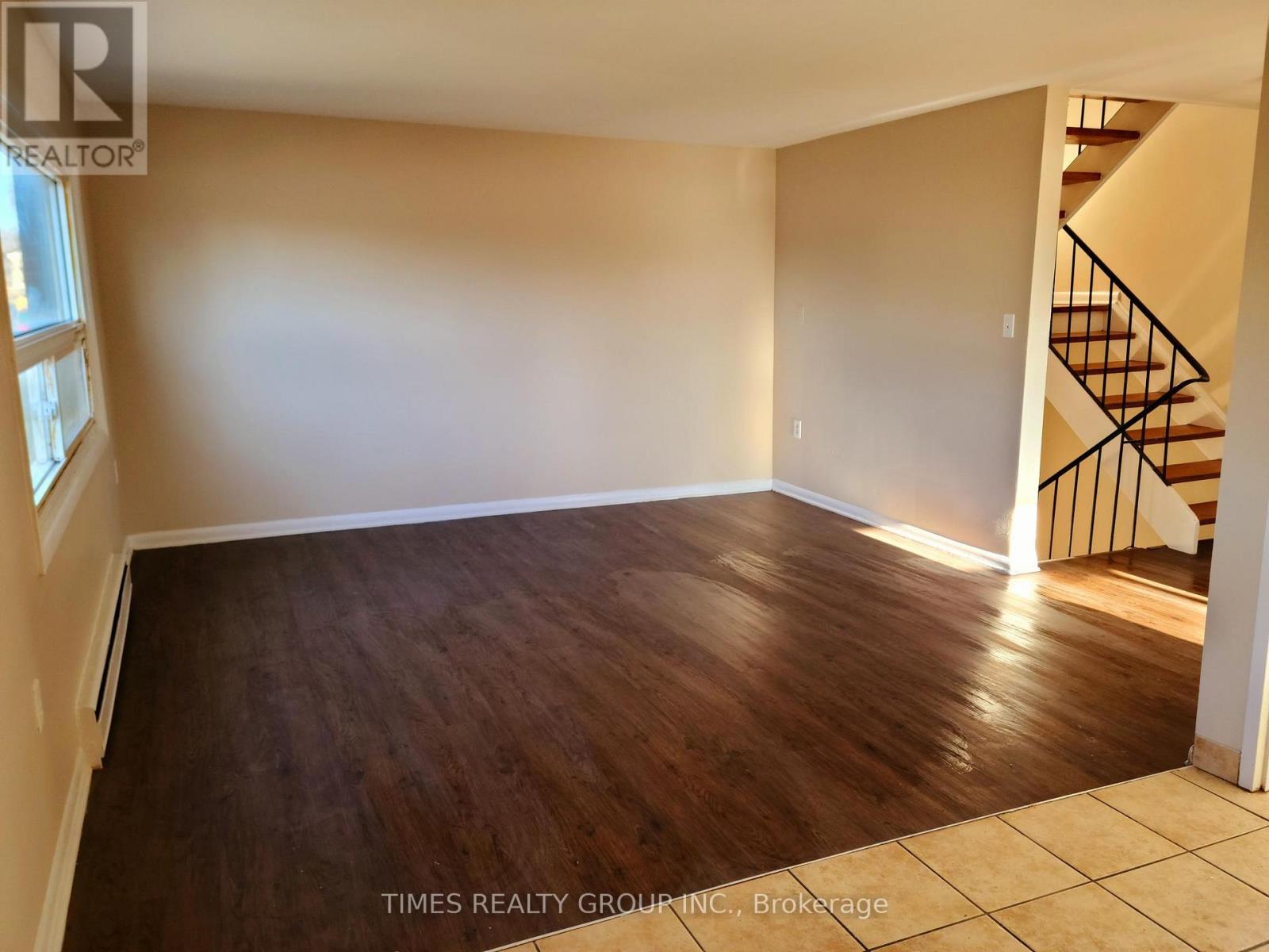 #10 - 11 Manitou Crescent W Property Photo 7