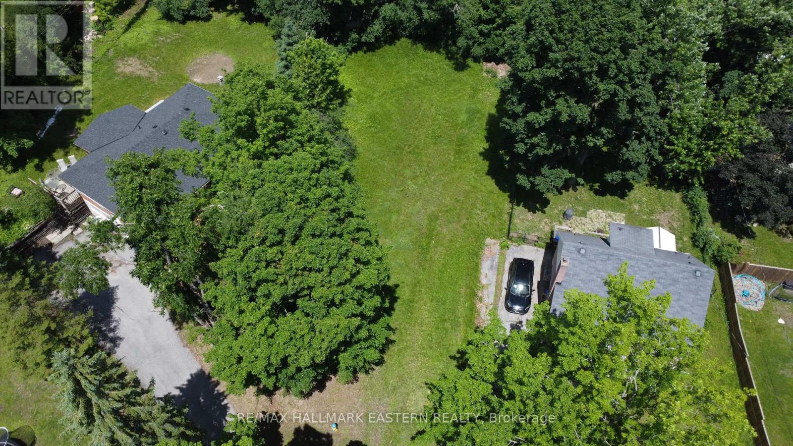 33 Greenhill Drive N Property Photo 2