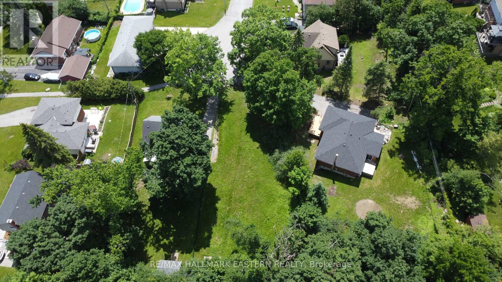 33 Greenhill Drive N Property Photo 4