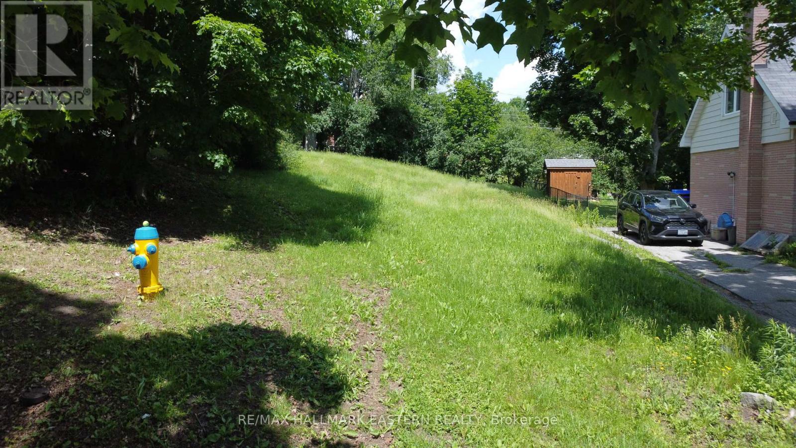 33 Greenhill Drive N Property Photo 6
