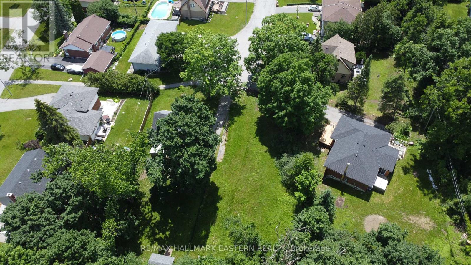 33 Greenhill Drive N Property Photo 8