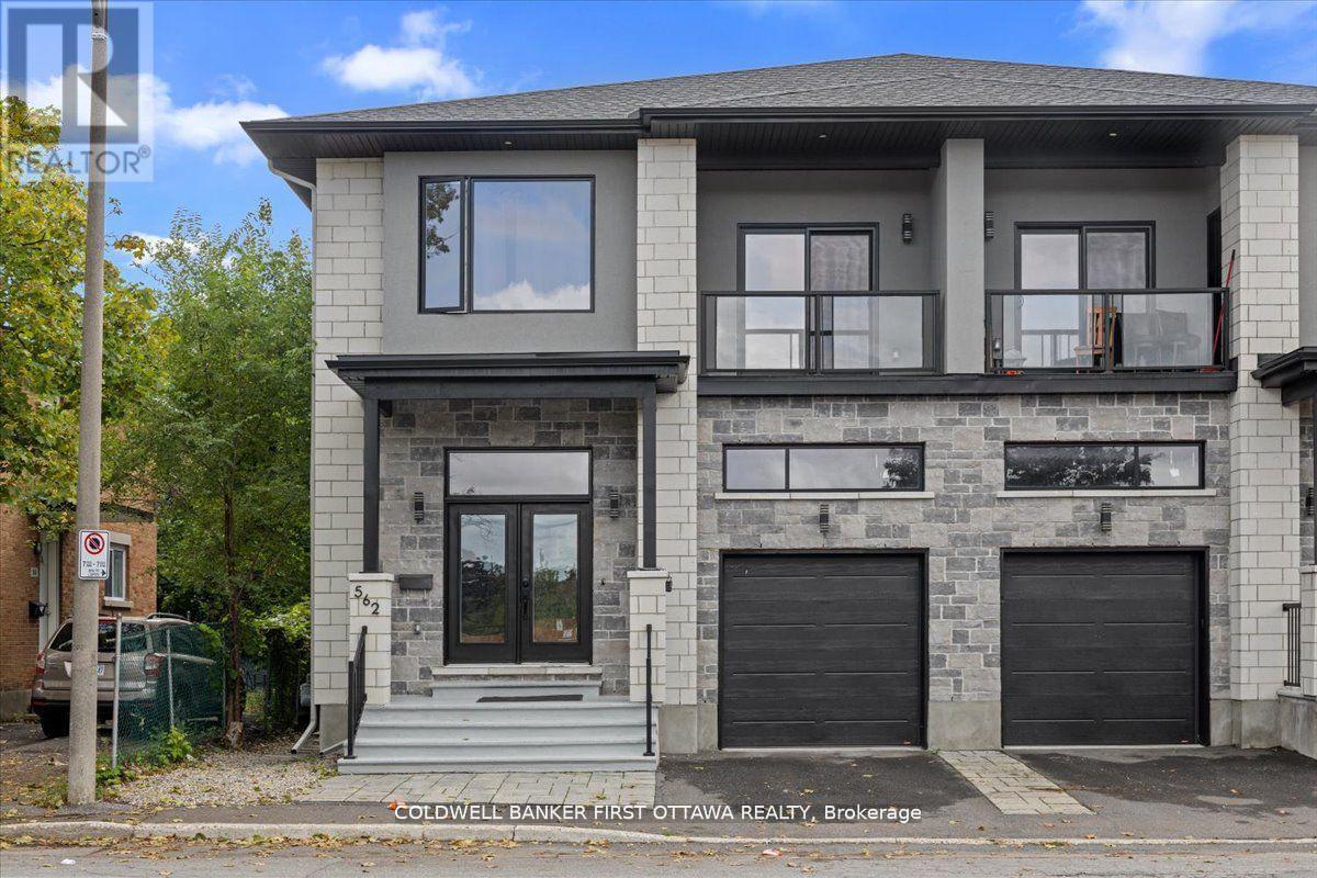 562 QUEEN MARY STREET Property Photo 1