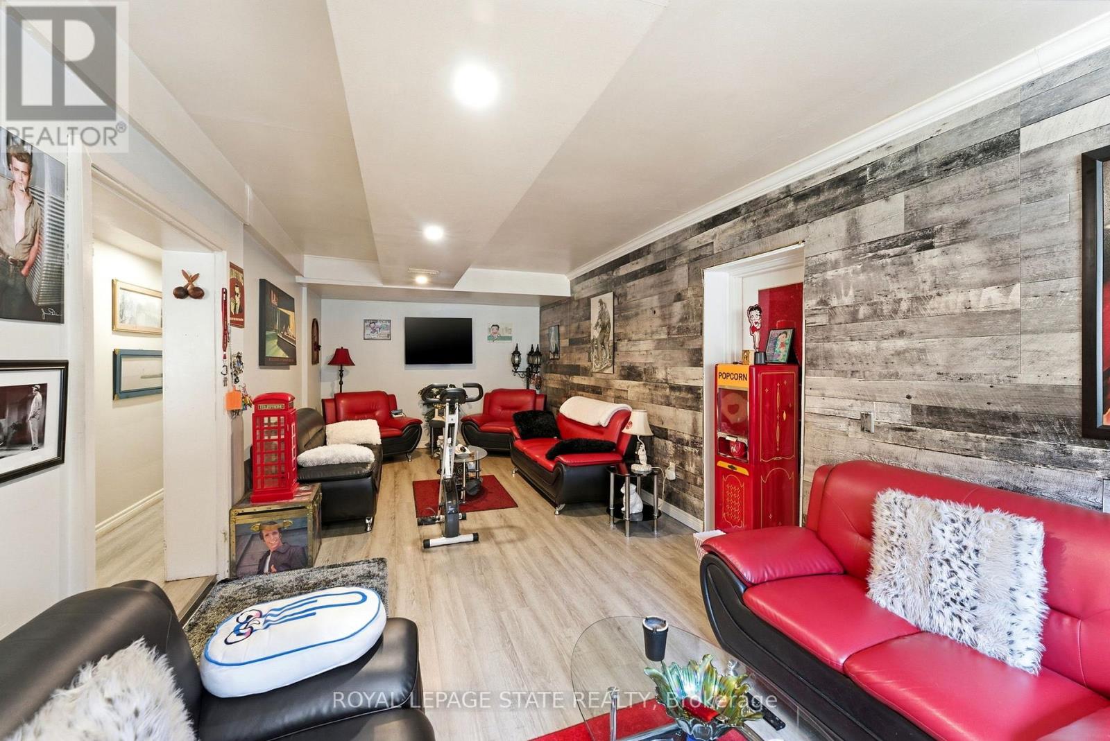 1745 King Street E Property Photo 19