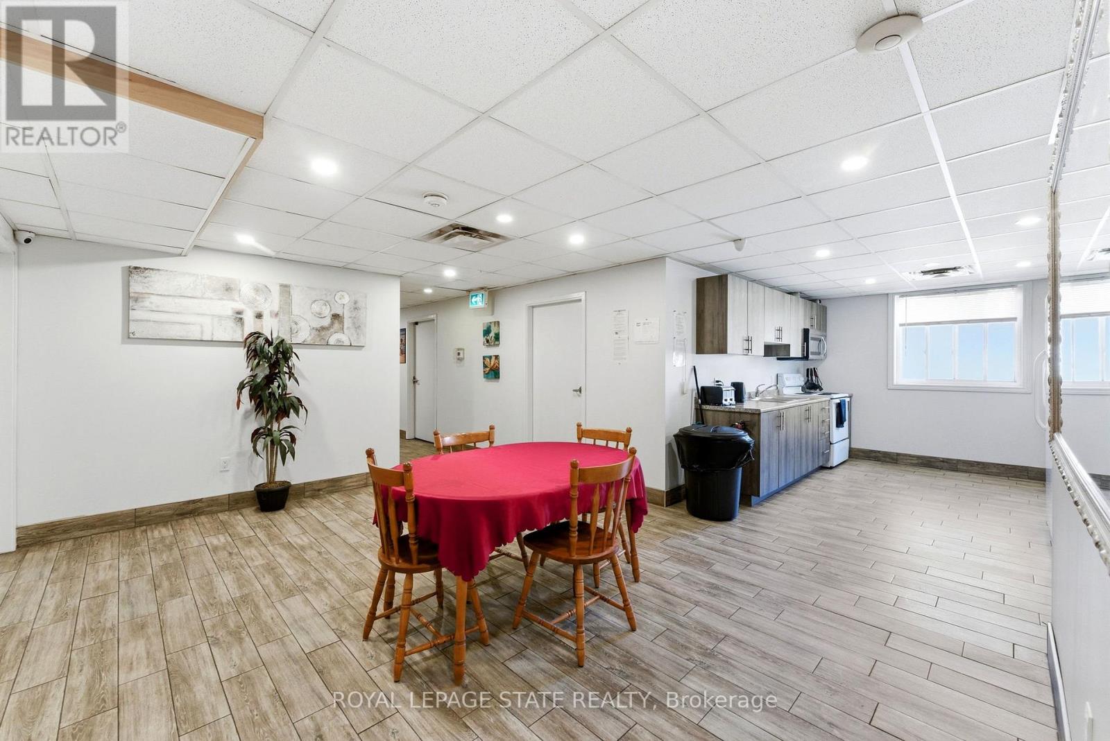 1745 King Street E Property Photo 28