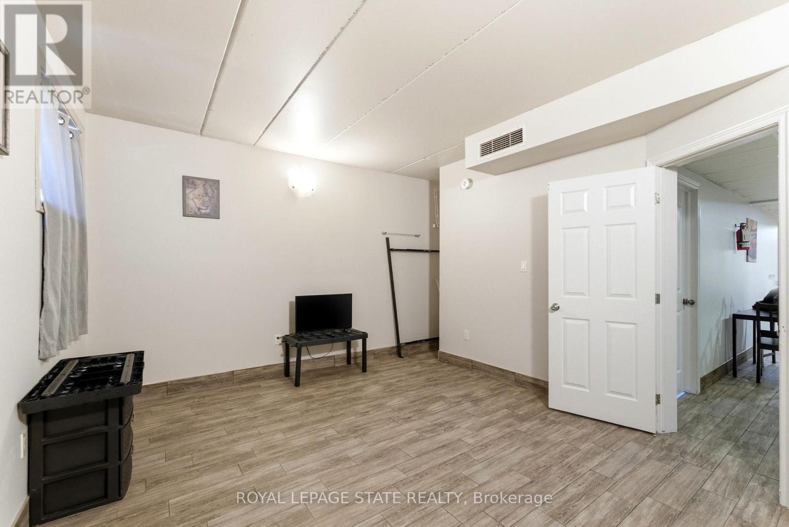 1745 King Street E Property Photo 45