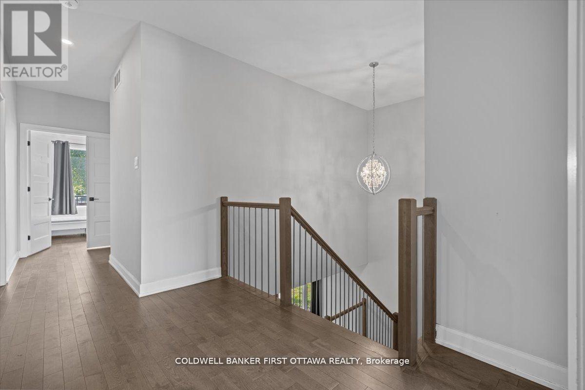 560 Queen Mary Street Property Photo 12