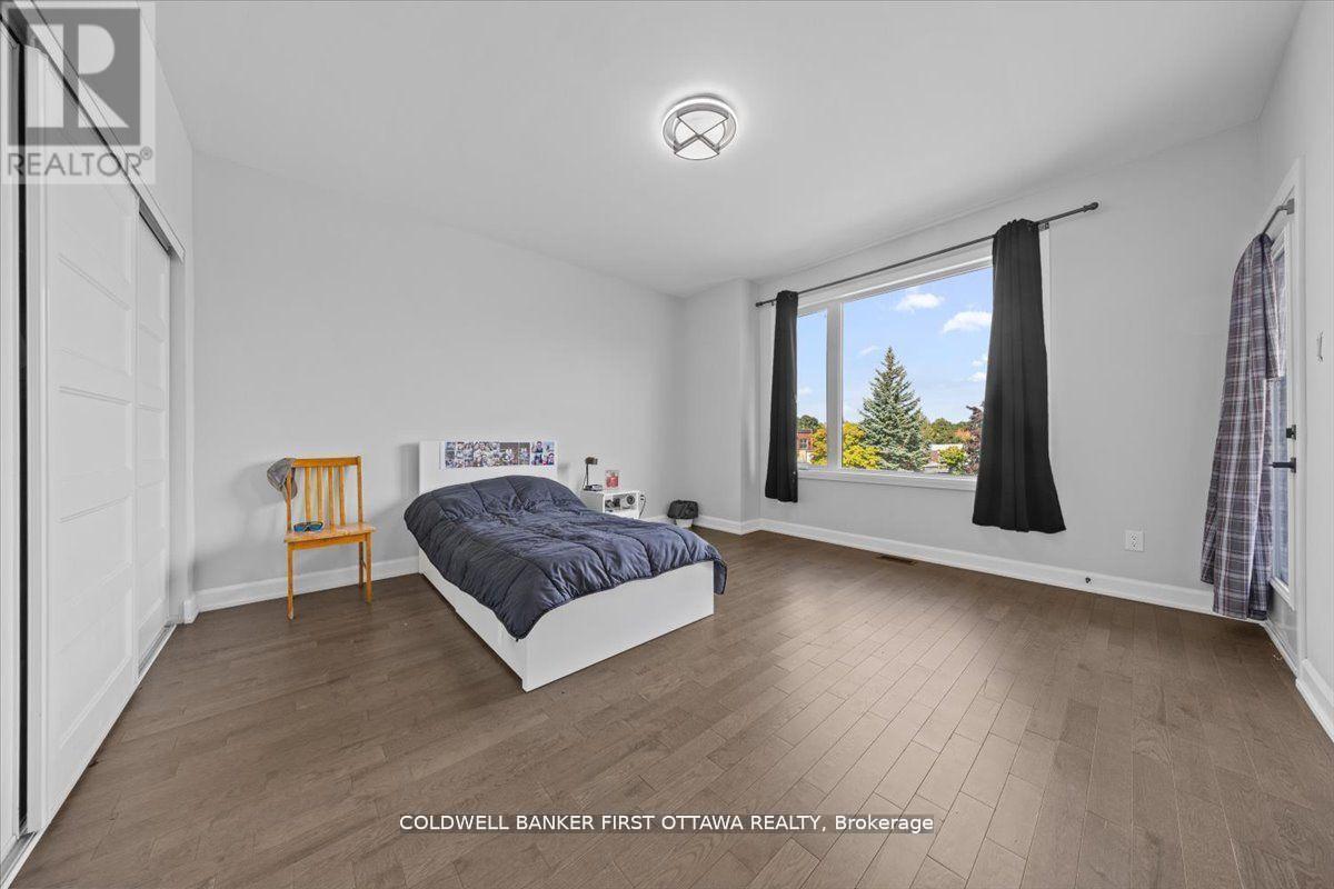 560 Queen Mary Street Property Photo 13