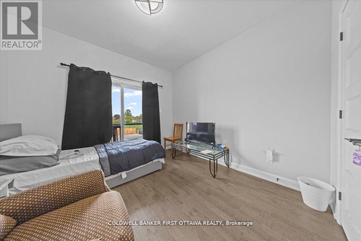 560 Queen Mary Street Property Photo 15