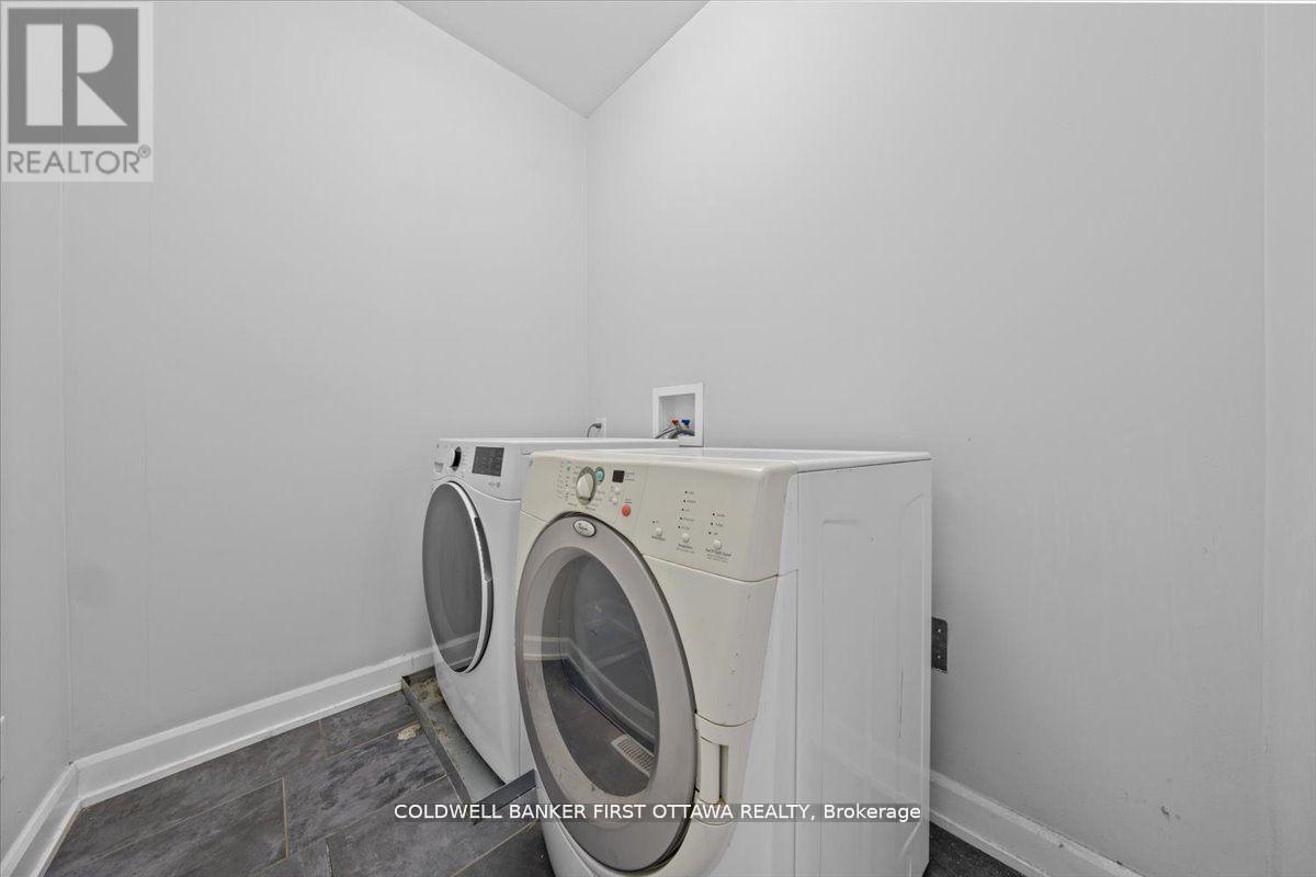 560 Queen Mary Street Property Photo 16