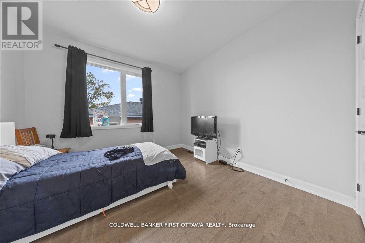 560 Queen Mary Street Property Photo 18